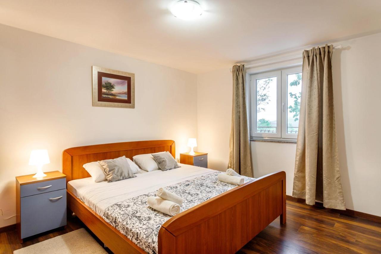 Villa Casa Di Oliva-House With Heated Pool & Jacuzzi In Trilj, Croatia Exterior foto